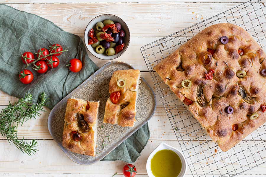 Focaccia mit Antipasti