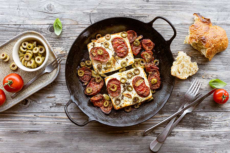 Gegrillter Schafskäse mit Tomatenscheiben
