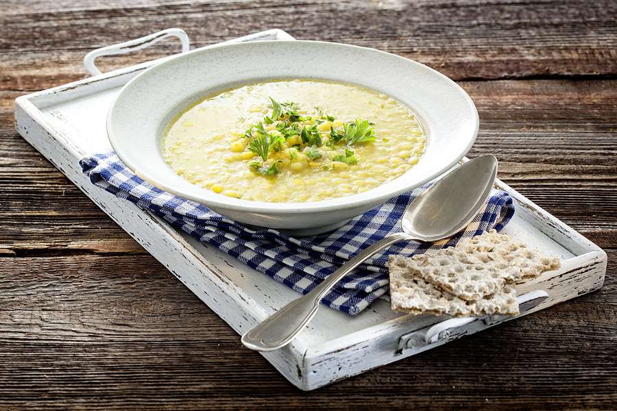 Bio-Rezept: Gelbe Erbsensuppe mit Ingwer, schwedische Art - Rapunzel ...