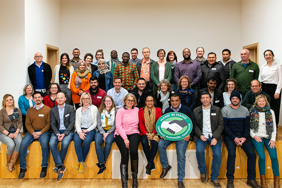Die Teilnehmer des HAND IN HAND-Workshops 2020 bei Rapunzel in Legau Die Teilnehmer des HAND IN HAND-Workshops 2020 bei Rapunzel in Legau