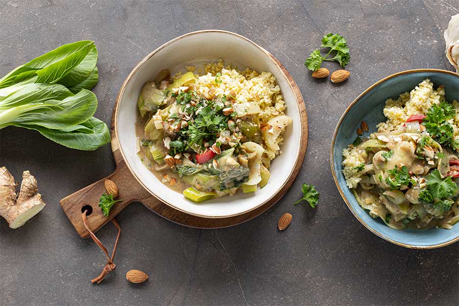 Hirse mit Pak-Choi und Mandelcremesauce