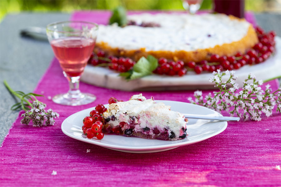 Currant shortcrust made from lentil flour, gluten-free