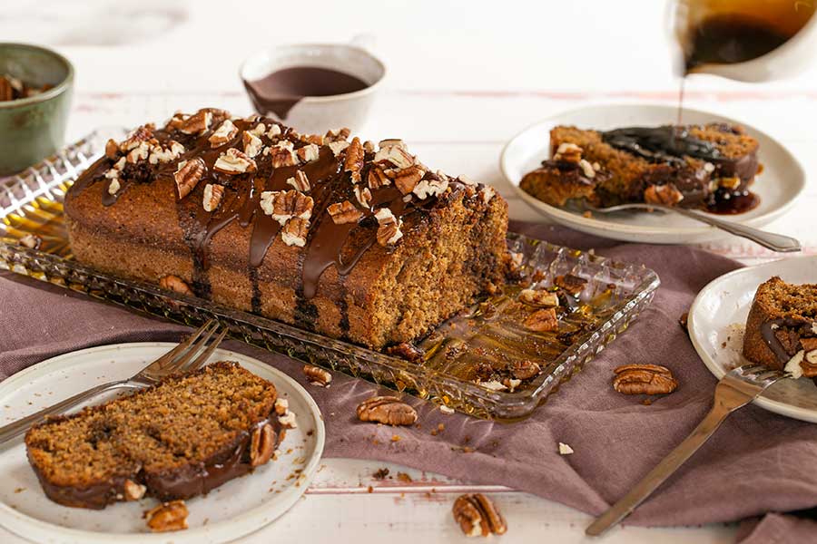 Kaffeekuchen mit Pekannüssen und Schokoladenguss