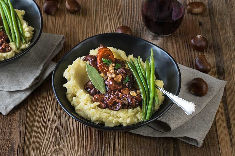 Kastanien-Bourguignon mit Kartoffelpüree und Prinzessbohnen