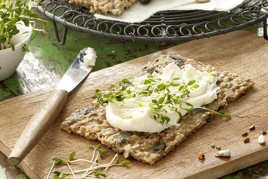 Knäckebrot mit Kernemix | einfach &amp; knusprig-lecker