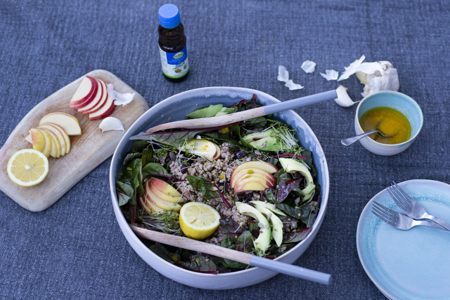 Warmer Buchweizensalat mit Mini-Mangold, Avocado und Cranberries