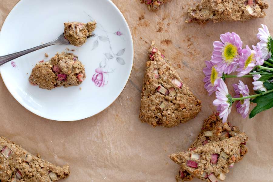 Rhabarber Scones mit Kompott