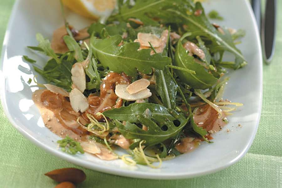 Rucola Salat mit Mandeldressing