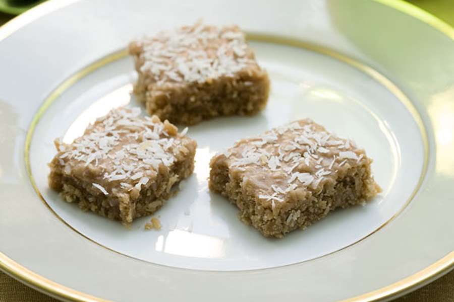 Kokosschnitten Rezept | saftig &amp; lecker | einfach gemacht