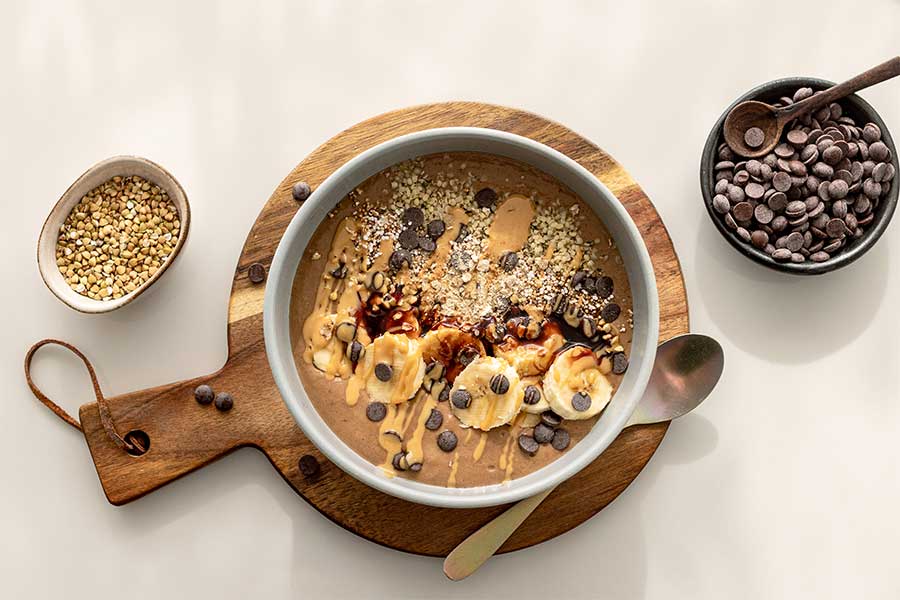 Smoothie-Bowl mit Carob