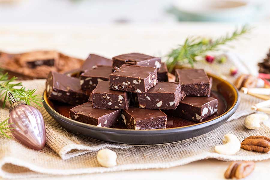 Schokoladen Konfekt mit Pekannüssen und Cashews