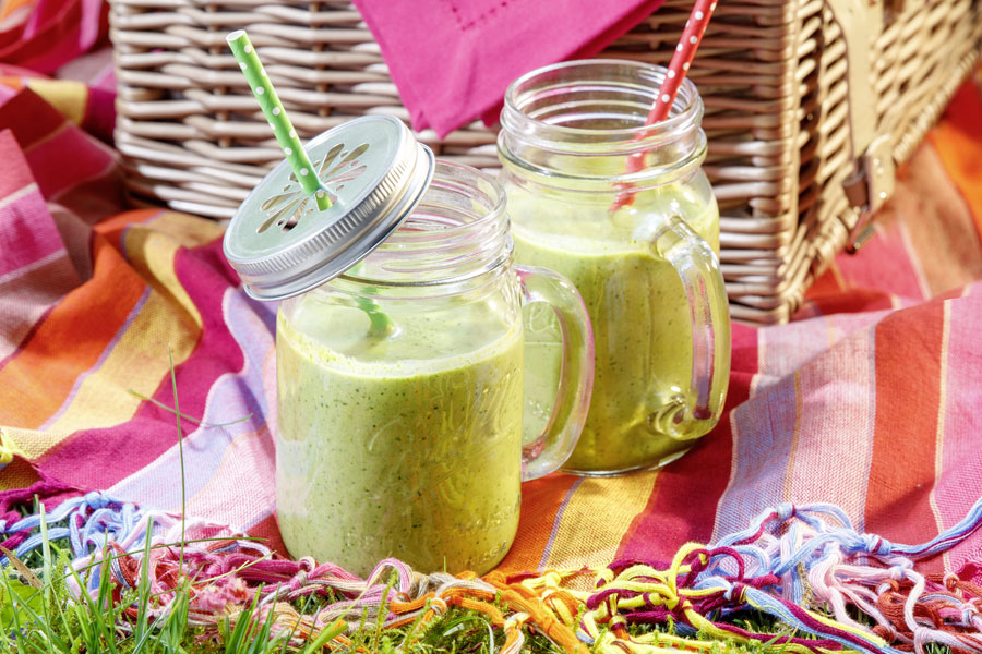 Smoothie mit Kokos- u. Mandelmus mit Dattel