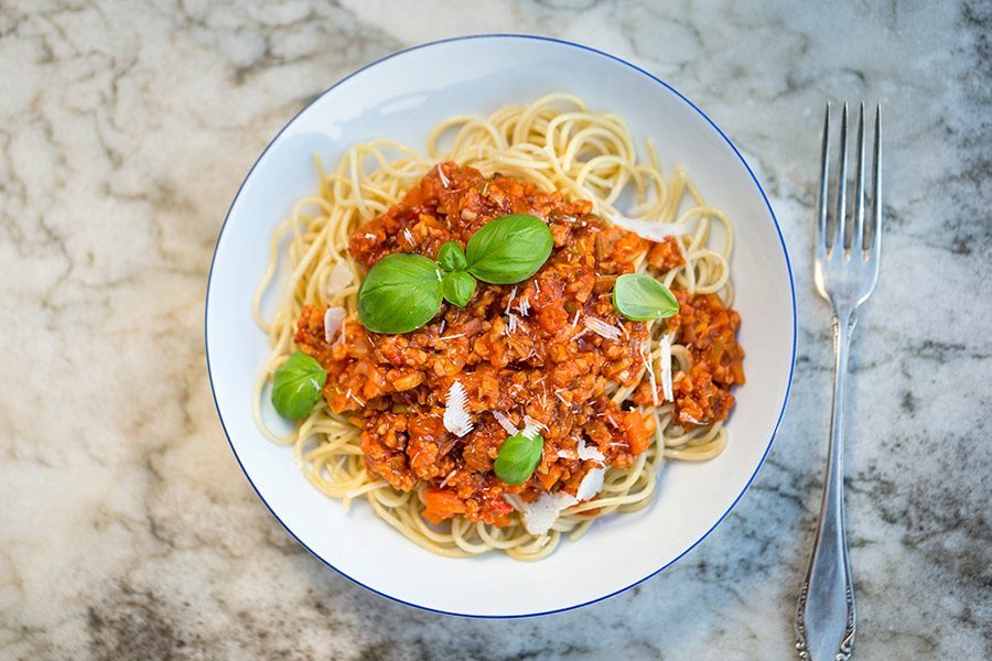 Schnelle vegetarische Bolognese mit Nudeln