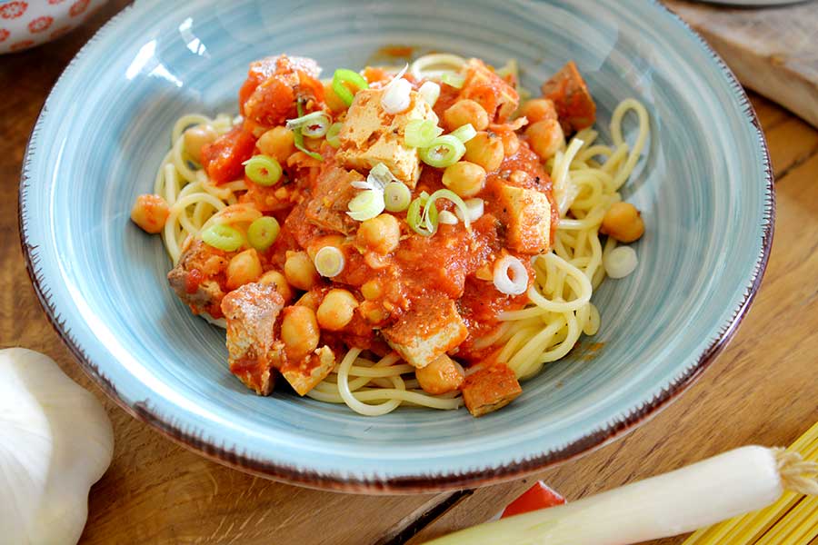 Spaghetti mit Tofu und Kichererbsen