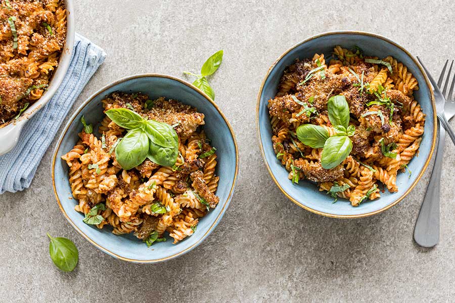 08.09.2023: Spirelli überbacken mit Bolognese-Tomaten-Soße und Altes-Brot-Crumble