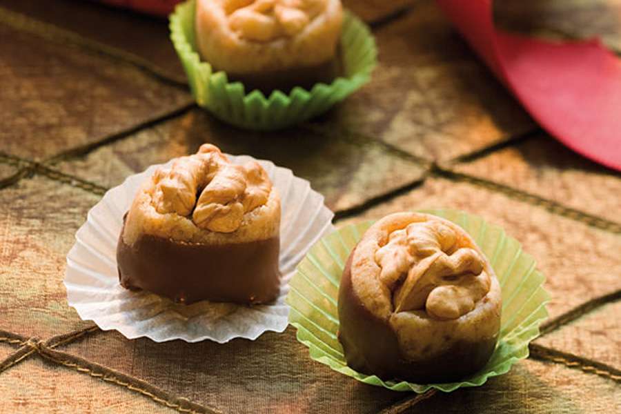 Walnuss Marzipan Pralinen | edel &amp; köstlich genießen