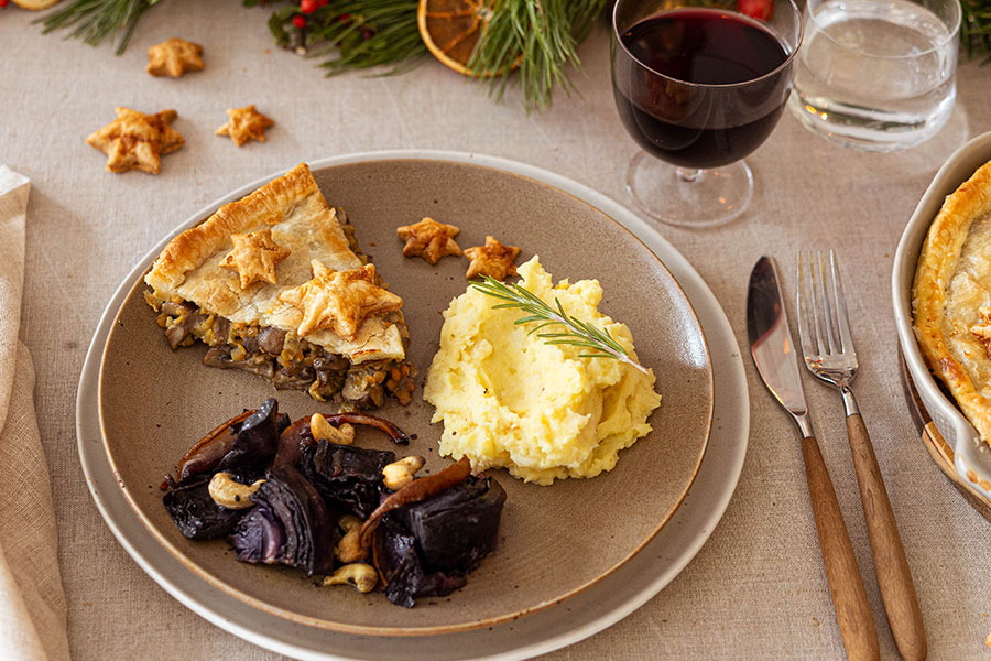 Festtags-Pie mit winterlichem Blaukraut und Sellerie-Kartoffel-Püree