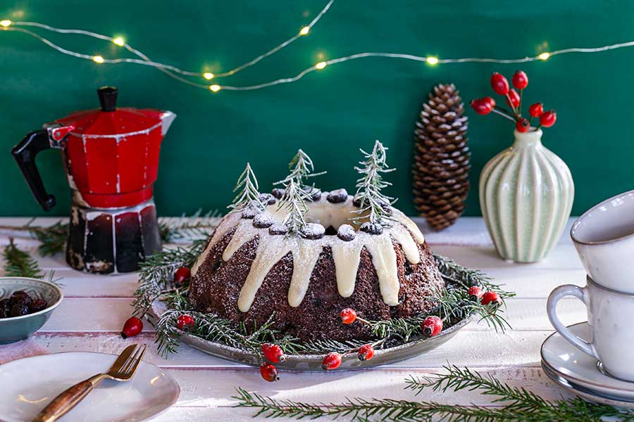 25.12.2021: Lebkuchen-Gugelhupf mit Glühwein-Kirschen und bionella 25.12.2021: Lebkuchen-Gugelhupf mit Glühwein-Kirschen und bionella