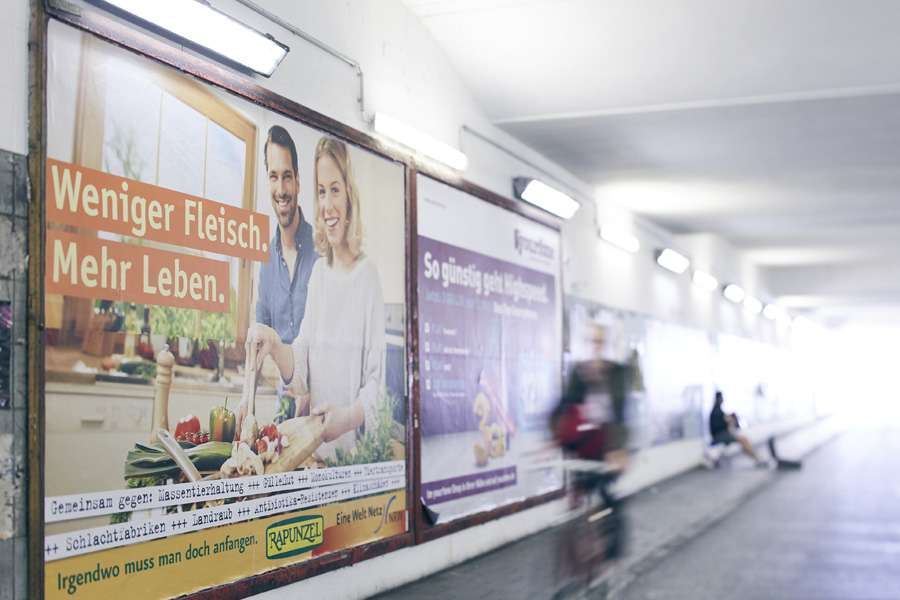 Nicht zu übersehen an Bahnhöfen in Nordrhein-Westfalen im Juni und Juli 2016: Die Plakatkampagne Nicht zu übersehen an Bahnhöfen in Nordrhein-Westfalen im Juni und Juli 2016: Die Plakatkampagne