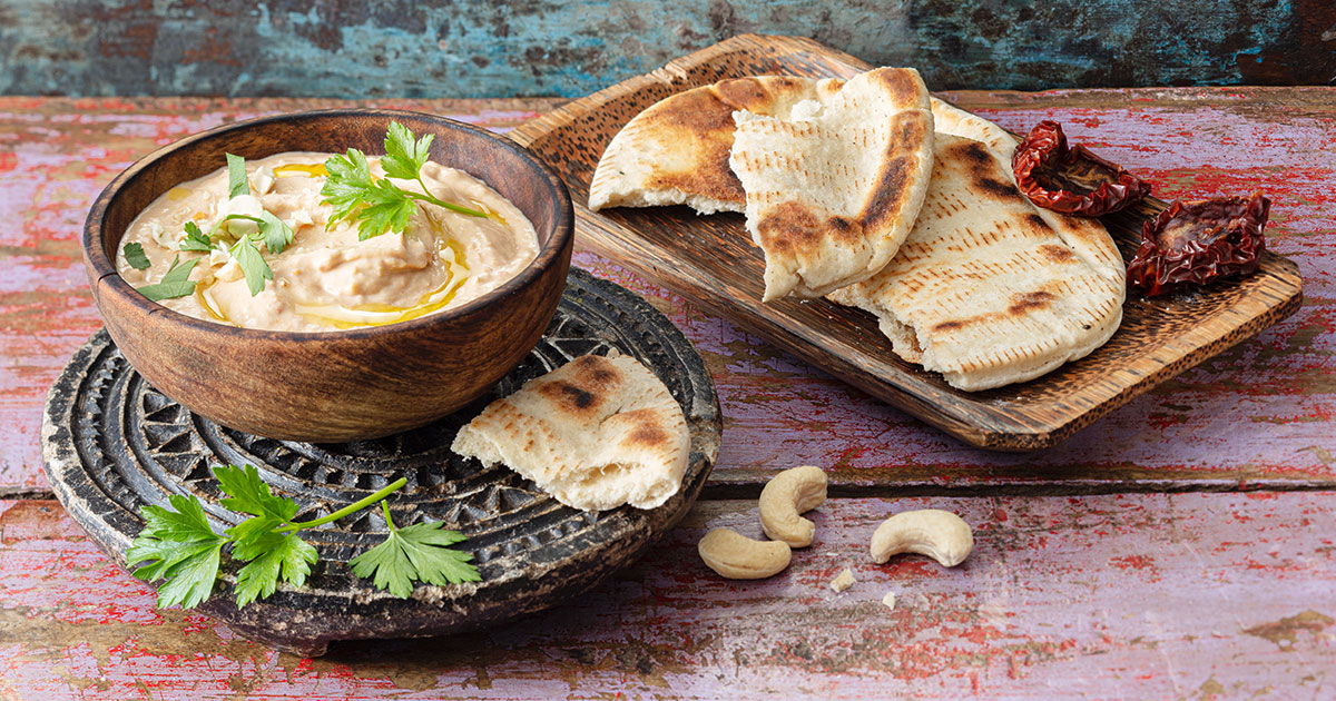 Bio-Rezept: Cannellini-Bohnen-Hummus mit Tomate und Cashew - Rapunzel ...