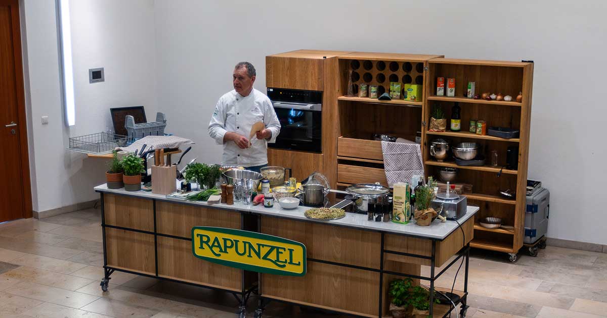 Bio-Rezept: Schwarze Bohnen Taler auf Rettichmus und grüner Sauce ...