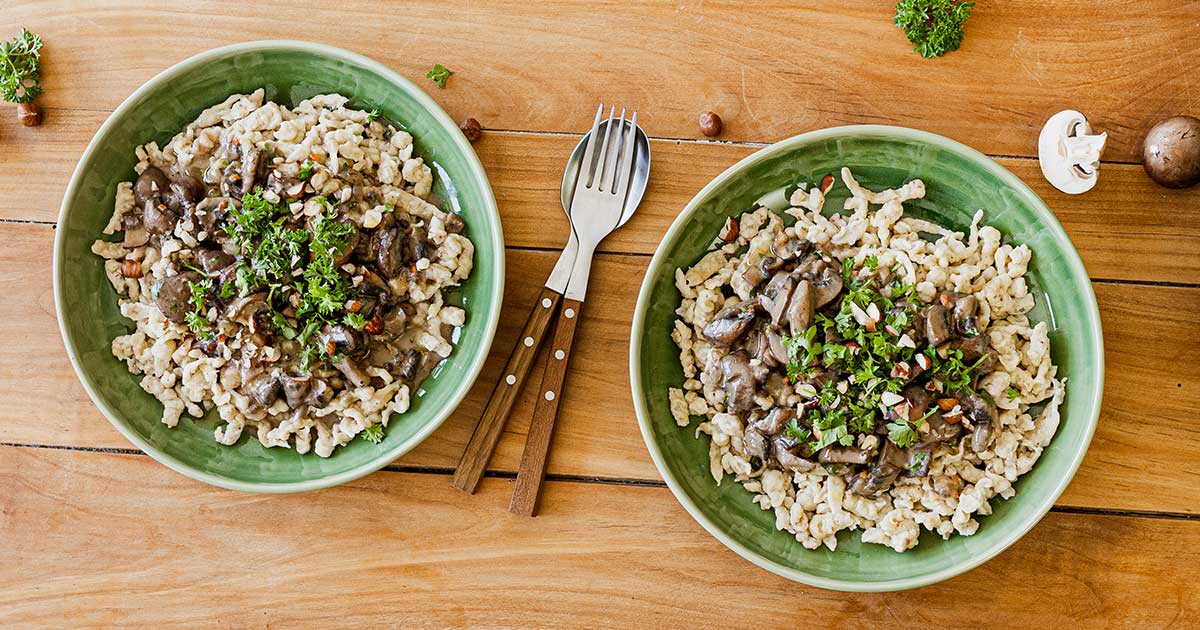 Bio-Rezept: Haselnuss-Spätzle mit Pilzsauce - Rapunzel Naturkost