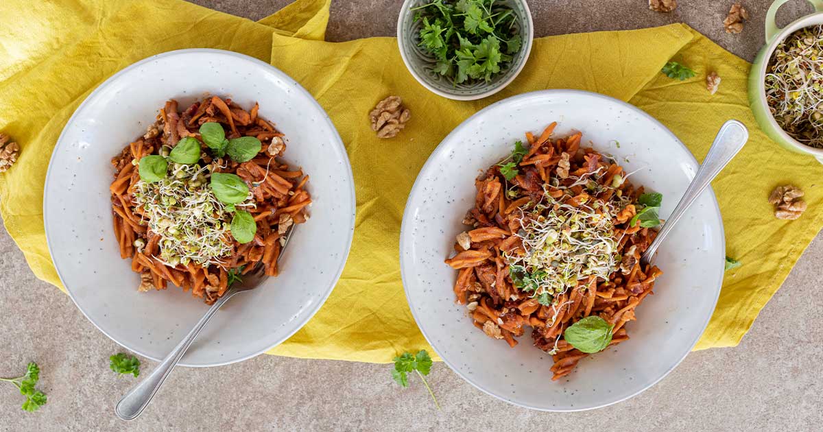 Linsen Spirelli mit Tomatensauce und Walnüssen | gesund