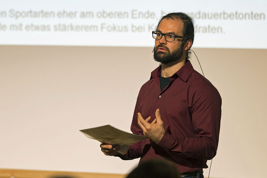 „Vegan ist nicht vegan“, erklärte Stephen-Sven Hubbes. „Es gibt puddingvegan und es gibt vegan mit richtig gesunden, ausgewogenen Lebensmitteln.“ „Vegan ist nicht vegan“, erklärte Stephen-Sven Hubbes. „Es gibt puddingvegan und es gibt vegan mit richtig gesunden, ausgewogenen Lebensmitteln.“