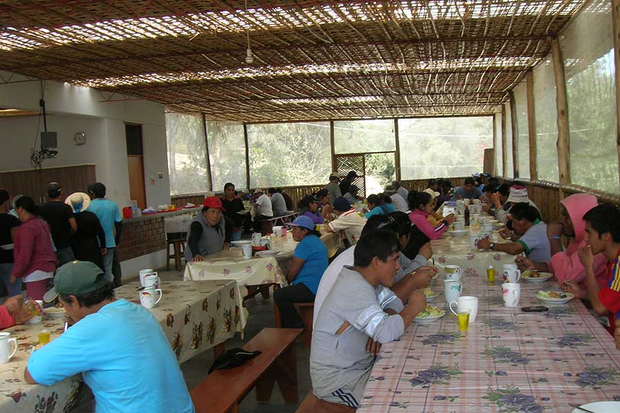 With the HAND IN HAND premium, Topará built a staff canteen.