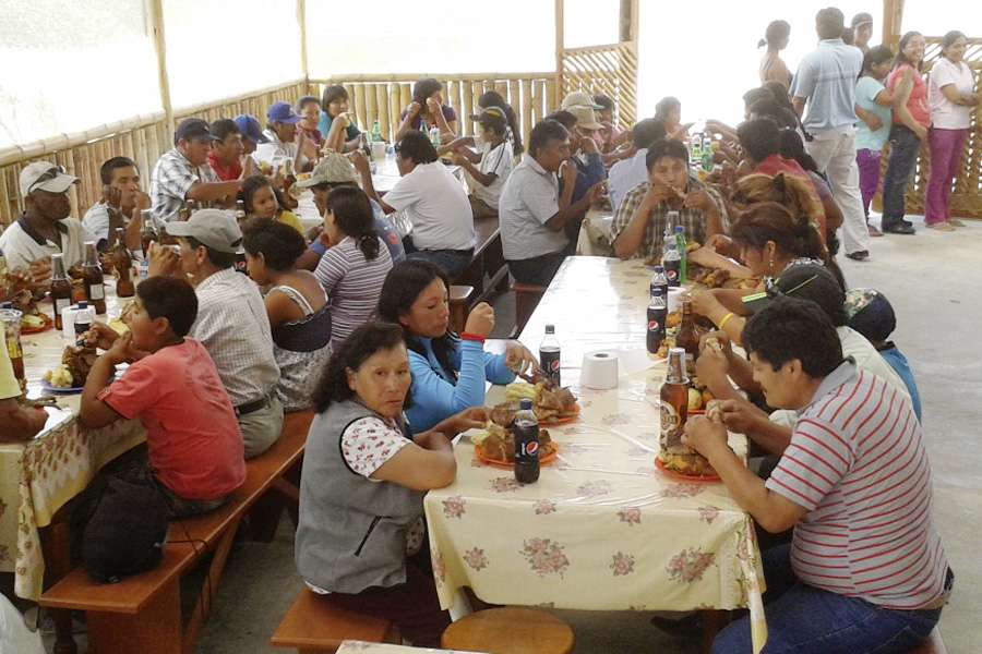 Topará aus Peru hat über die HIH-Prämie eine Kantine für die Mitarbeiter gebaut Topará aus Peru hat über die HIH-Prämie eine Kantine für die Mitarbeiter gebaut
