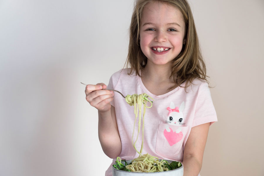 Spaghetti with zucchinelli in broccoli vegetable sauce