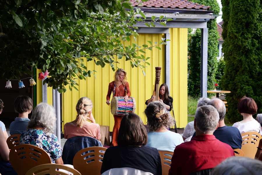 Abends wurde Annika Hofmann von Harfenistin Martina Noichl verstärkt